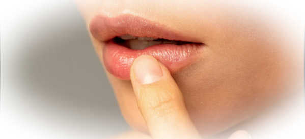 Белые точки на губах: причины, симптоматика, лечение