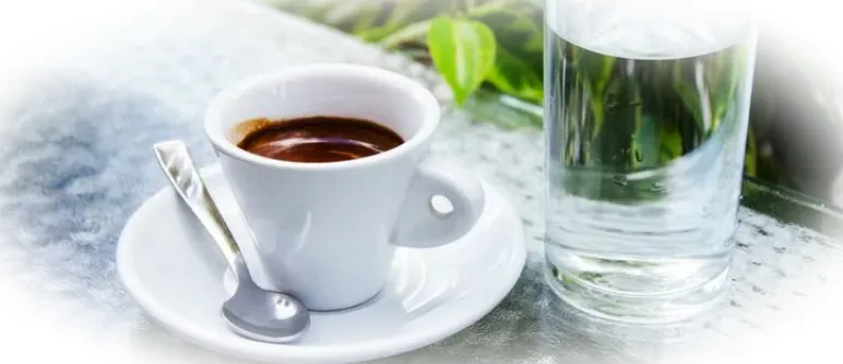 Минеральная вода вместо кофе по утрам