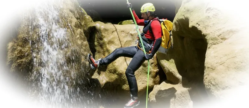 Каньонинг: что это такое и насколько это опасно