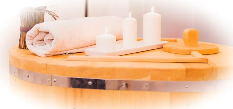 Процедура распаривания в кедровой бочке