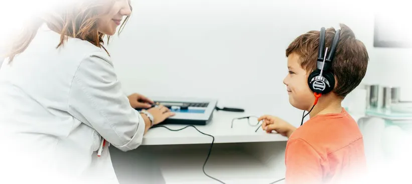 Когда обращаться к сурдологу