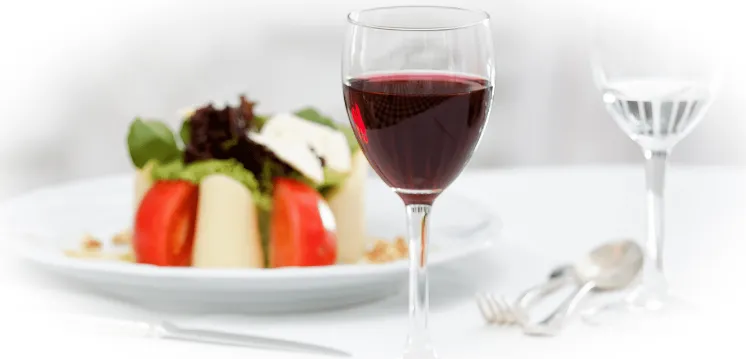 Совместимость алкоголя с разными диетами