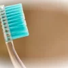 Почему важно менять зубную щётку: правила гигиены, о которых нельзя забывать