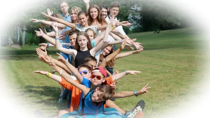 Топ-9 лагерей Подмосковья для подростков 13–17 лет: рейтинг 2026